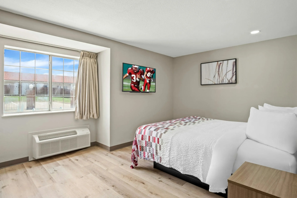Red Roof Inn & Suites Euless - DFW Airport Southwest