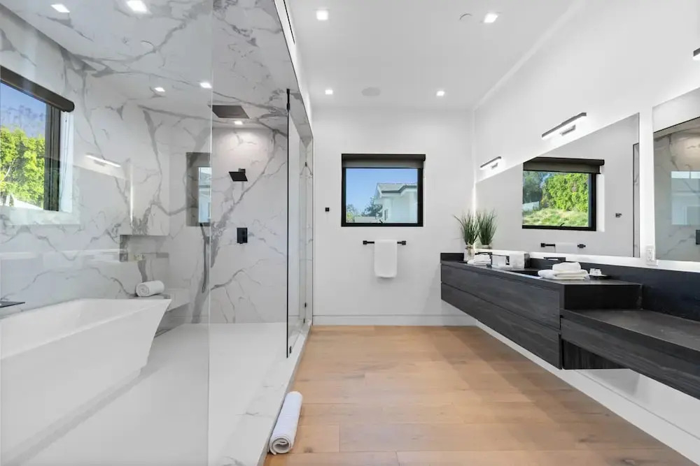 Melvin - Modern Contemporary Estate w/ Backyard + Pool & Spa