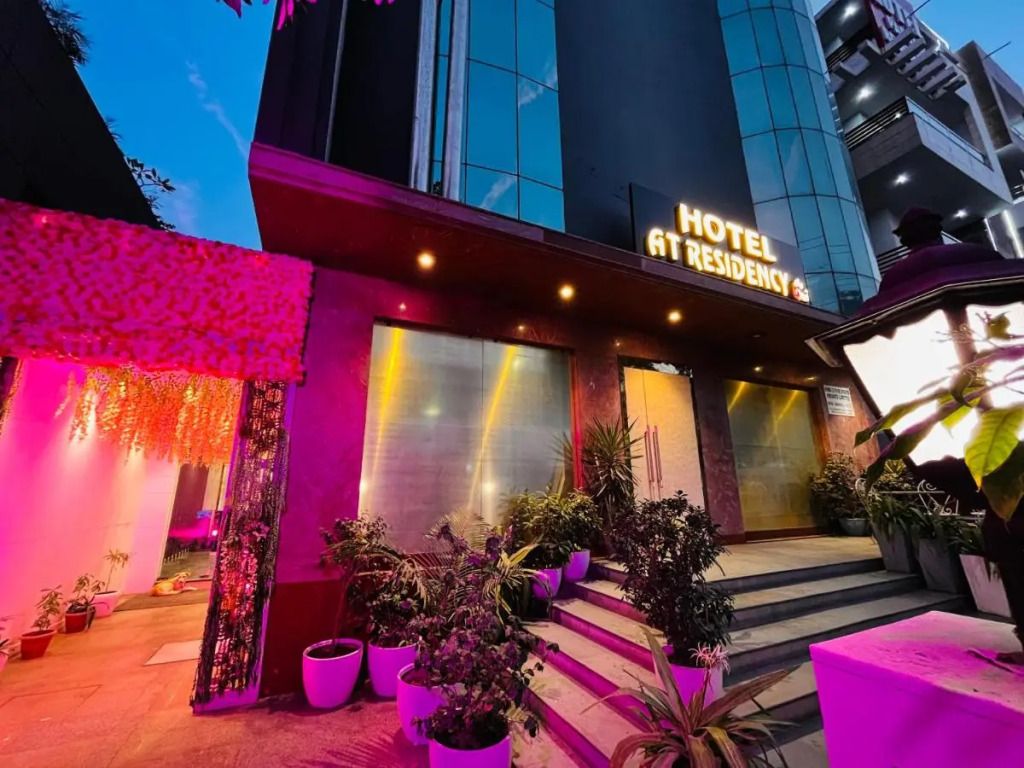 Qotel Hotel AT Residency Kaushambi