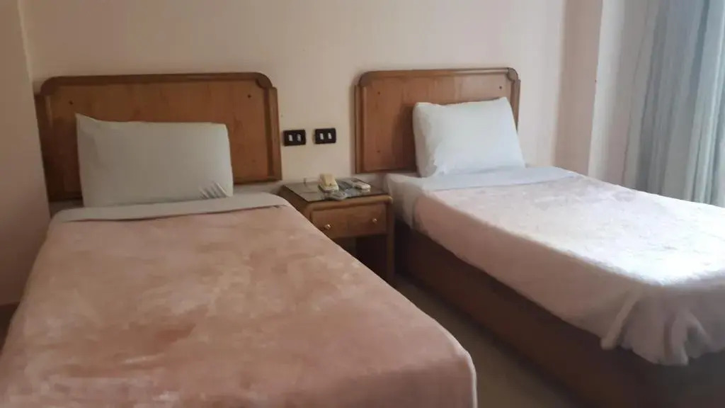 New Pola Hotel