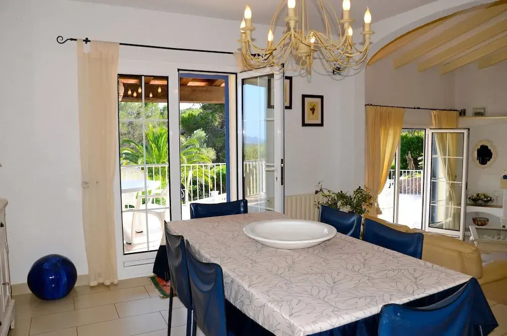 Villa  Villa Montgri