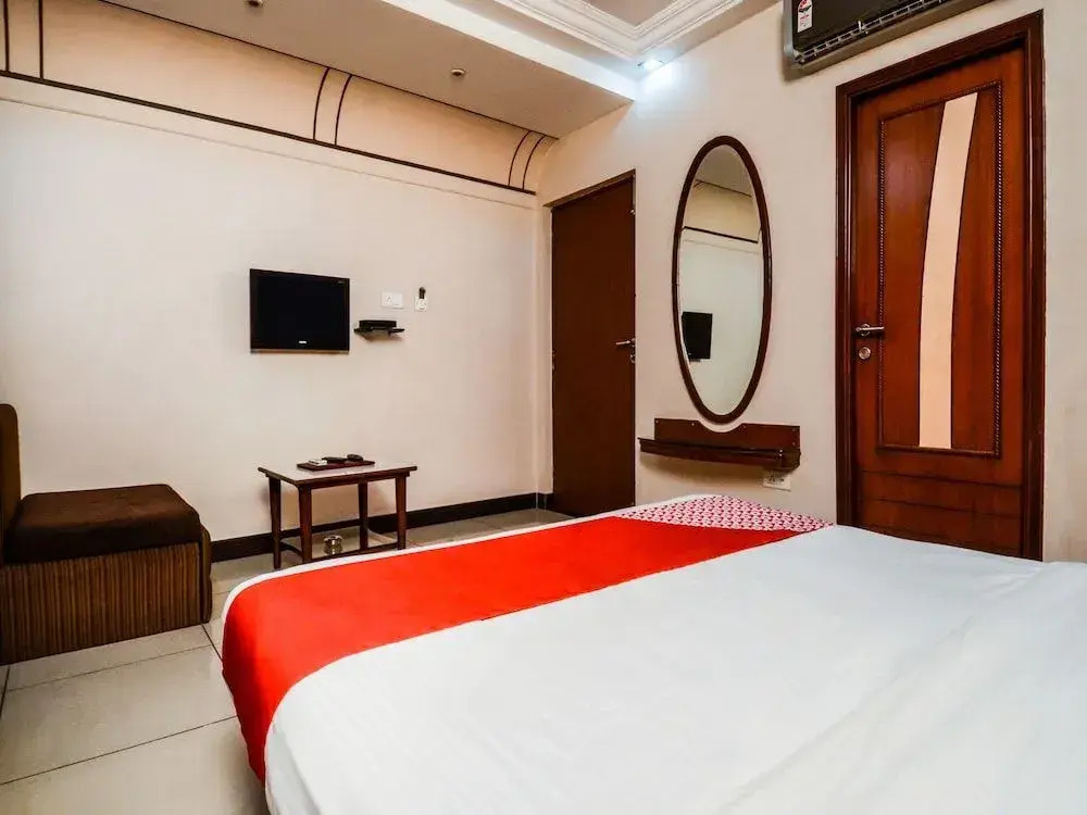 OYO 18484 Hotel Ratnawali