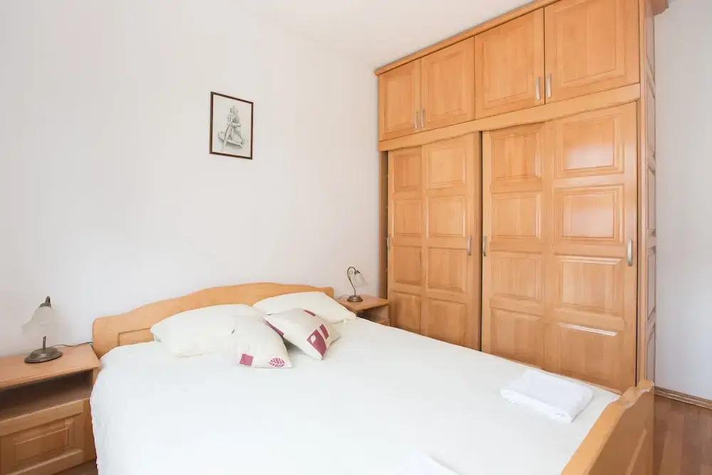 Galileo Apartment - Bright & Cozy with Parking