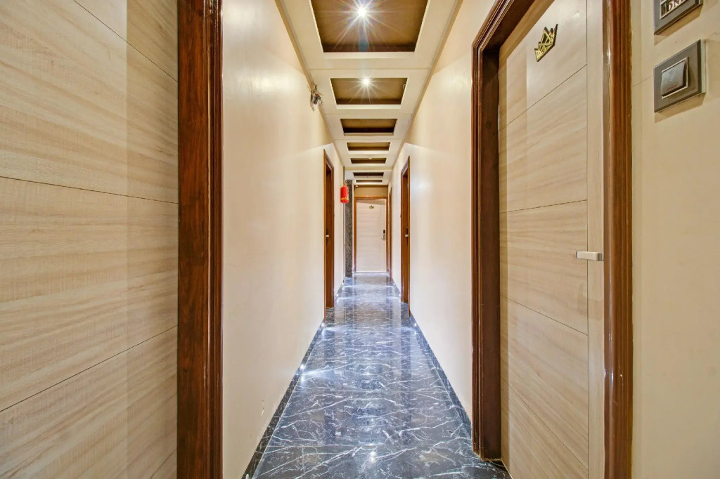Hotel Golden Crown