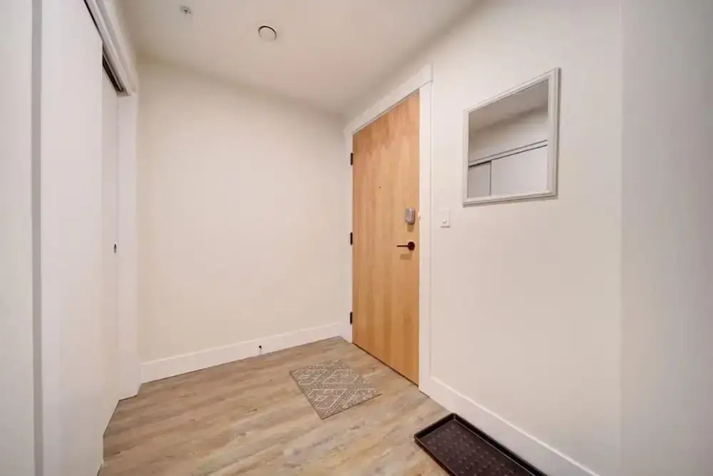 Stylish Modern Condo w Parking Location Coffee