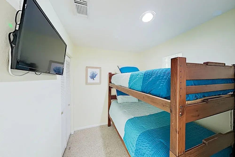New Listing! Gulf-front W/ Balcony & Pool 3 Bedroom Condo