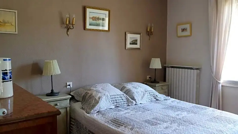 Mas Grimaud - Gîte- Studio et chambres dhôtes familiales