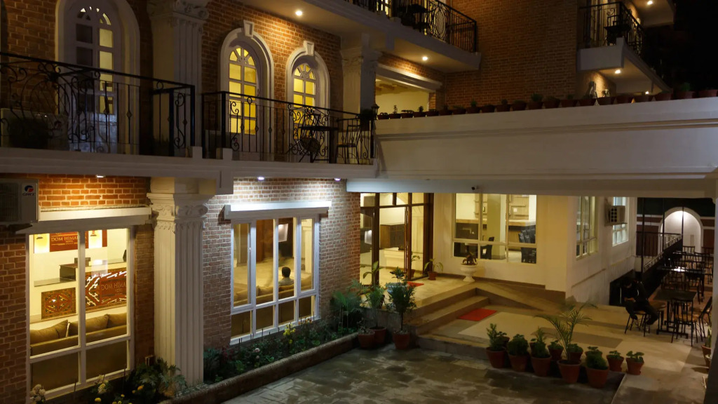 DOM Himalaya Hotel