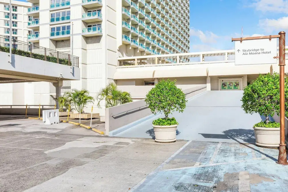 Castle At Ala Moana Hotel