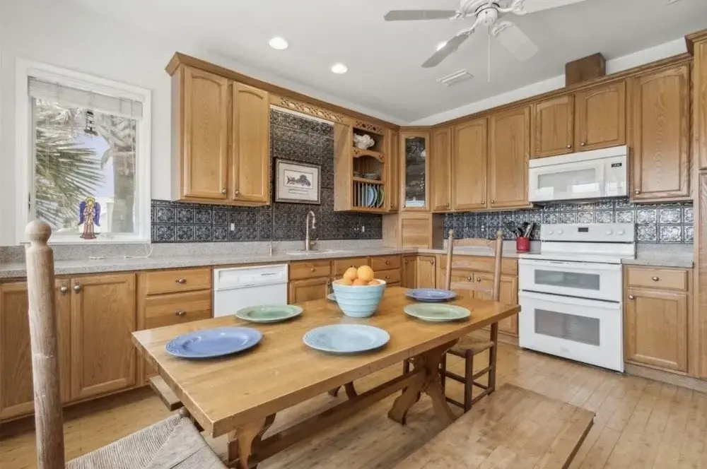 Ocean View 3 Bedroom Home - Pet Friendly
