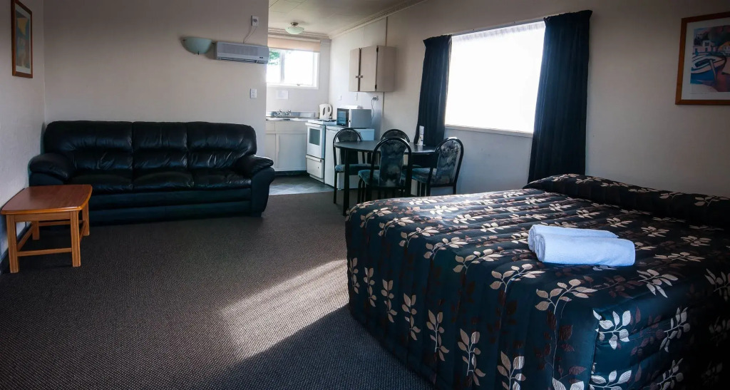 Charles Court Motel