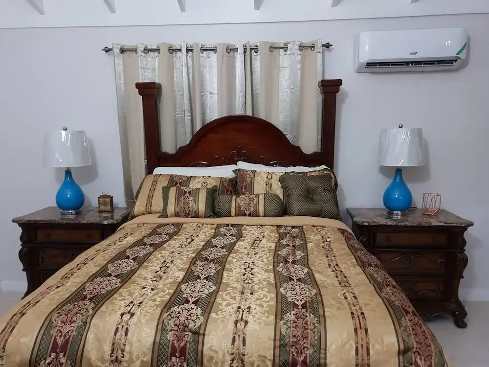 Apartment Sleeps 4 With En-suite Bathrooms