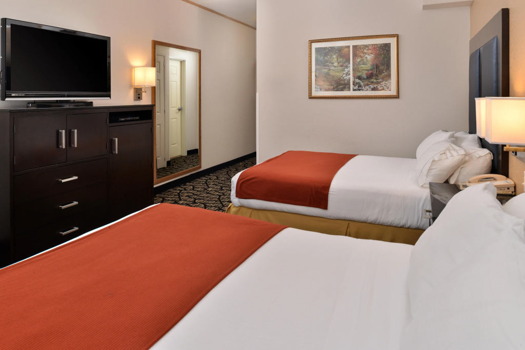 Holiday Inn Express & Suites Tacoma South - Lakewood by IHG