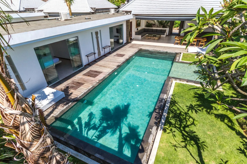Villa Tira - Elegant 3BR in Central Seminyak