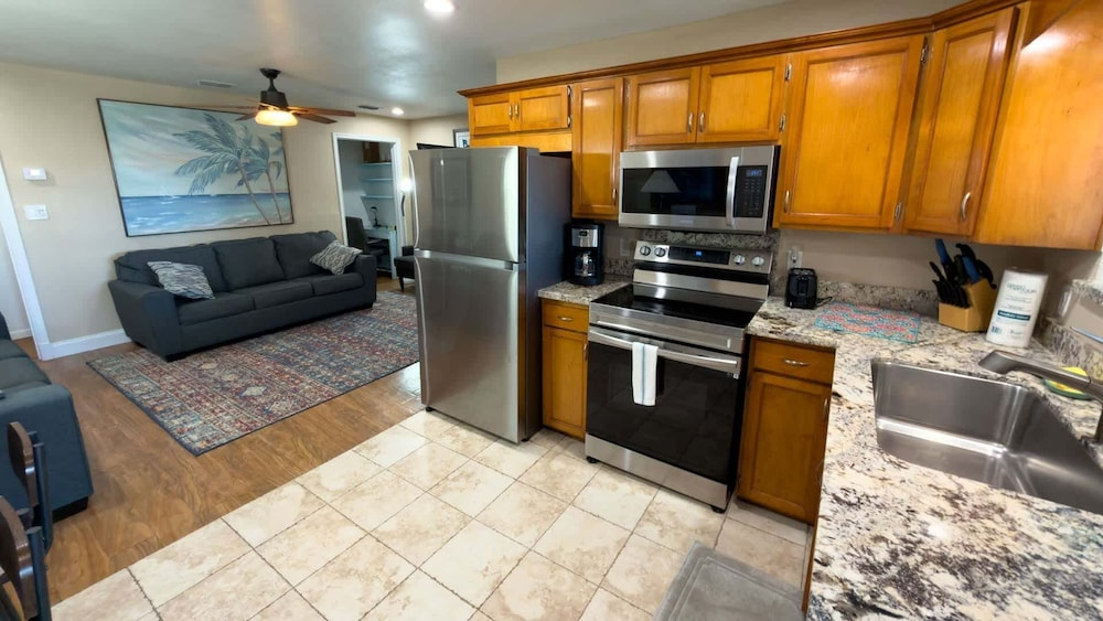Channelfront - Dock - Fishing - Bbq - Deck 2 Bedroom Home