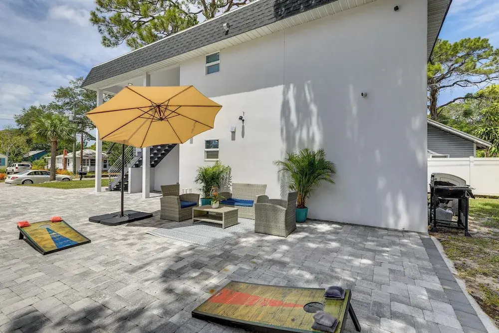 Cozy Sarasota Retreat - 3 Blocks to the Coast!