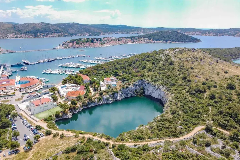 Seafront apt With Balcony, sea View and Mooring