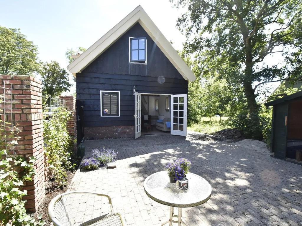 Pet-friendly Apartment in Sint Maartensbrug