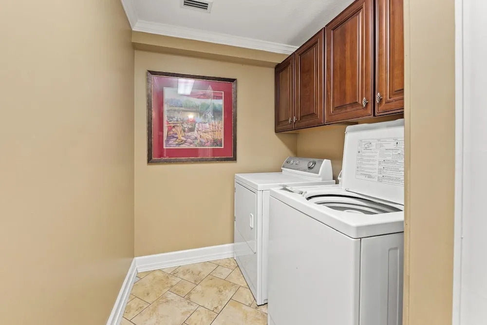 Gulf Front Master Bedroom, 2 Pools & Hot Tubs, Sleeps 8