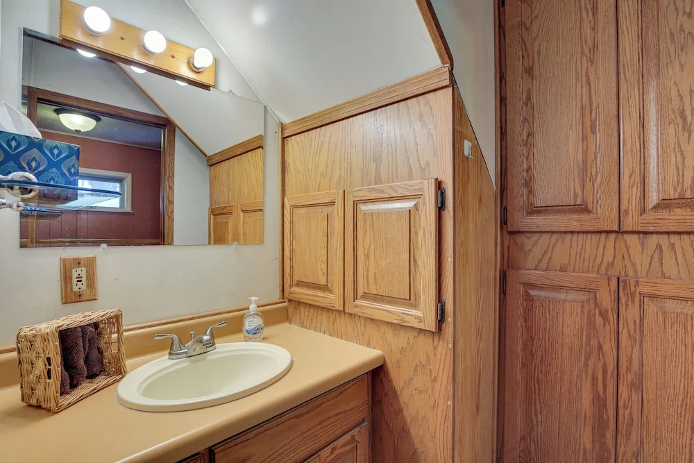 Lead Hideaway w/ Fireplace, Grill & New Deck!