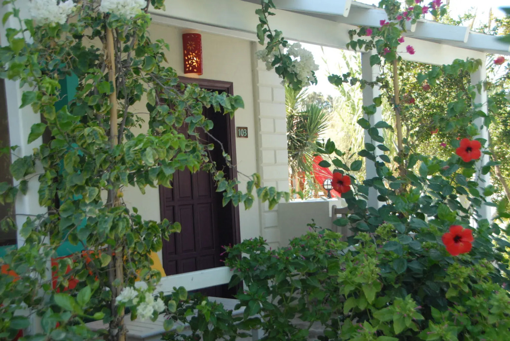 Kefi Beach & Suites