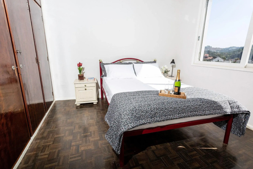 Incrível Vista com 4 Quartos e Lareira