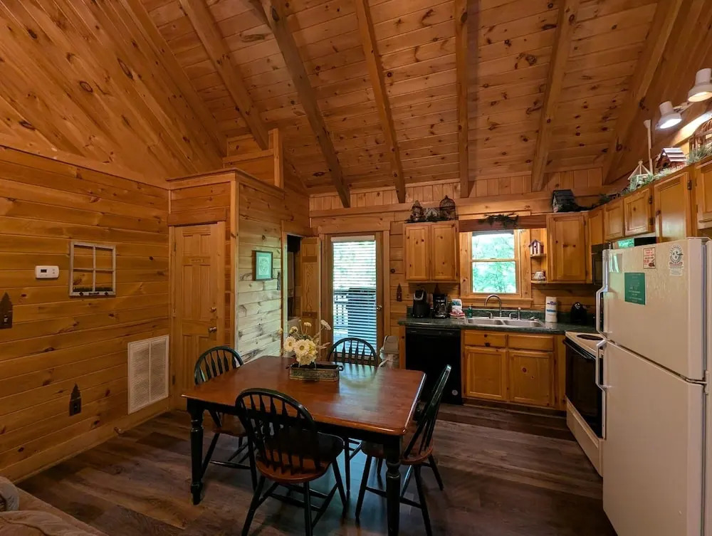 ER75 - Palmetto Place - Great location! close to all the action! cabin