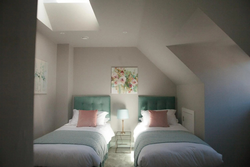 The Loft, Bootham House - luxury apartment with free onsite parking space