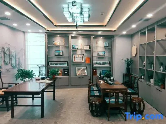 Hualong International Holiday Hotel