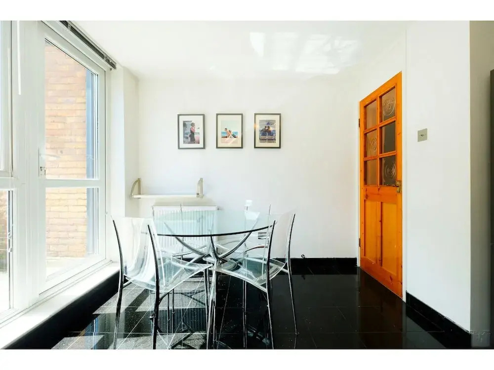 Spacious & Chic Central London Flat for 4