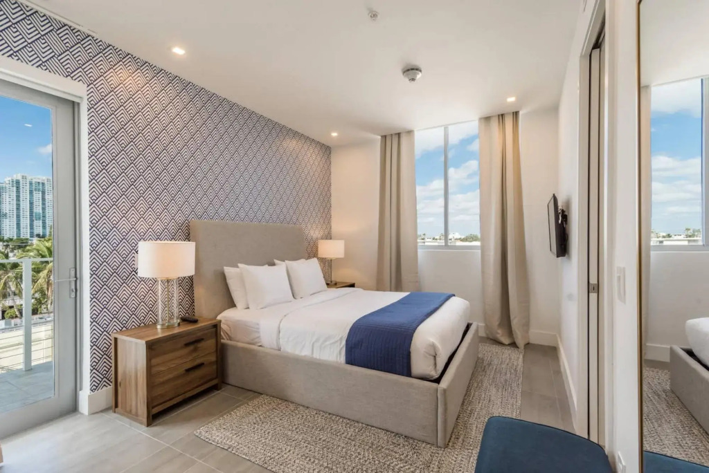 Luxury 2 bedroom apt in South Beach 403