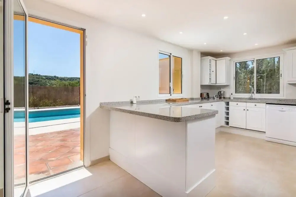 Charming 4-Bed Villa in San Roque