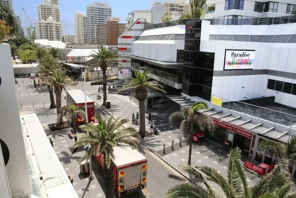 Pelicanstay Surfer Paradise Condo Hotel