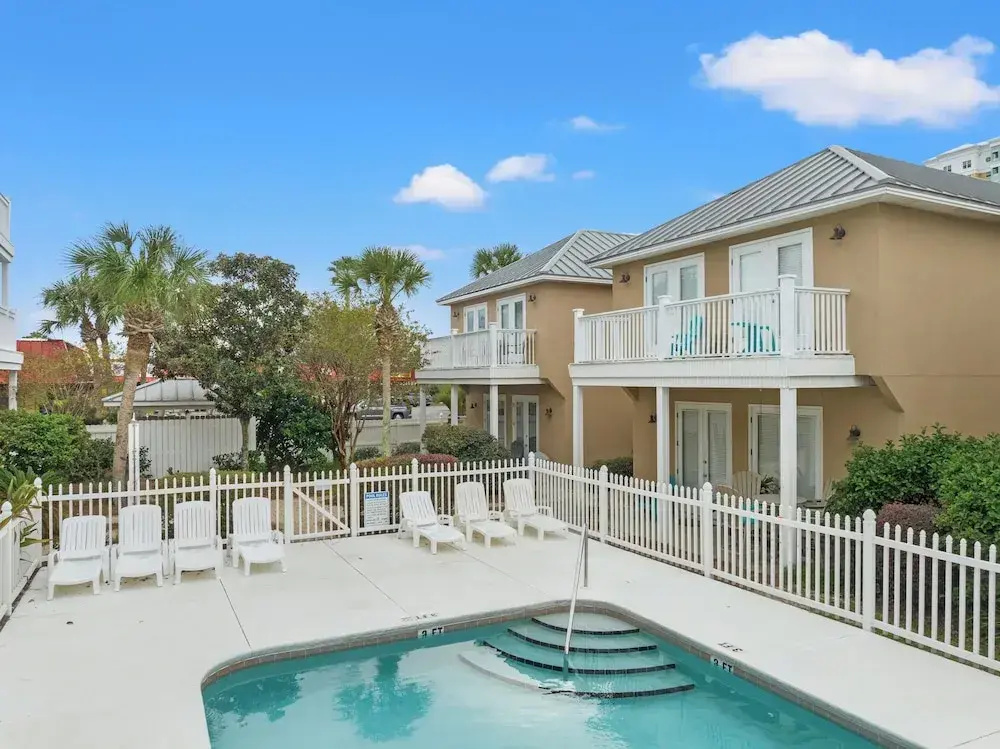 Escape to Sand Dollar Holler: Coastal Retreat, 3 Beds, 2.5 Baths, Sleeps 10!
