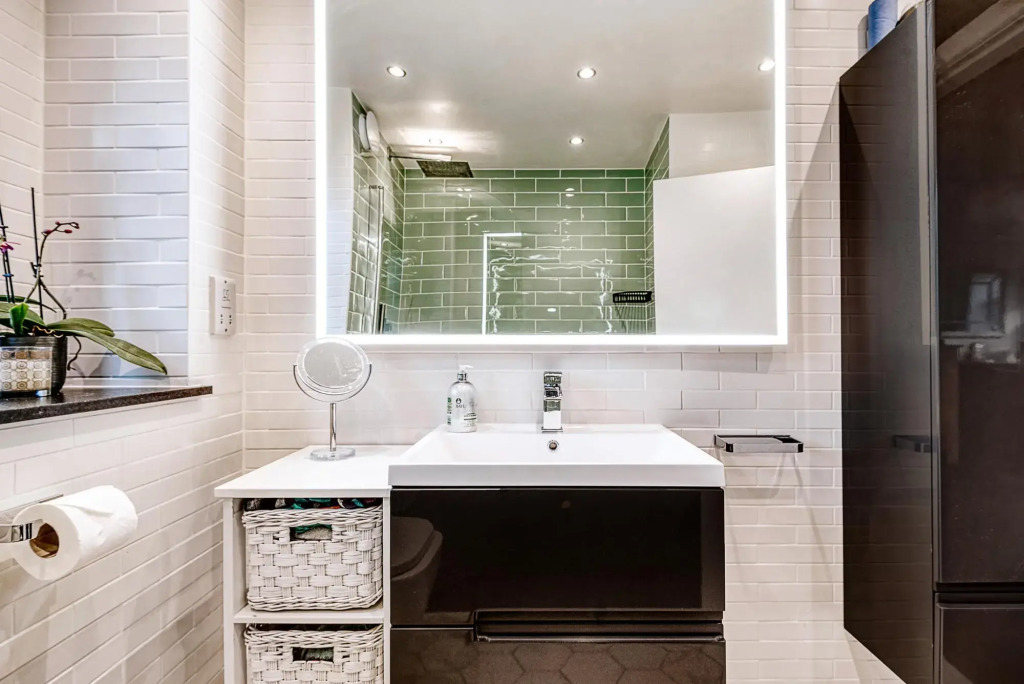 Stunning and Warm Home in Wandsworth by Underthedoormat