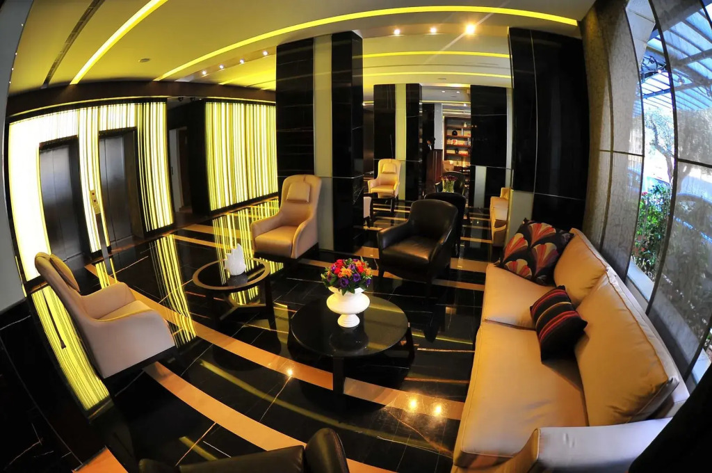 Lancaster Raouche Hotel