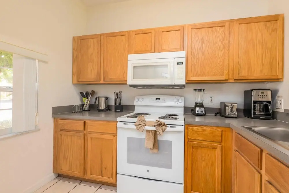 Cozzy Townhouse 3bdr 2Bth With Clubhouse pool and amenities, near Disney