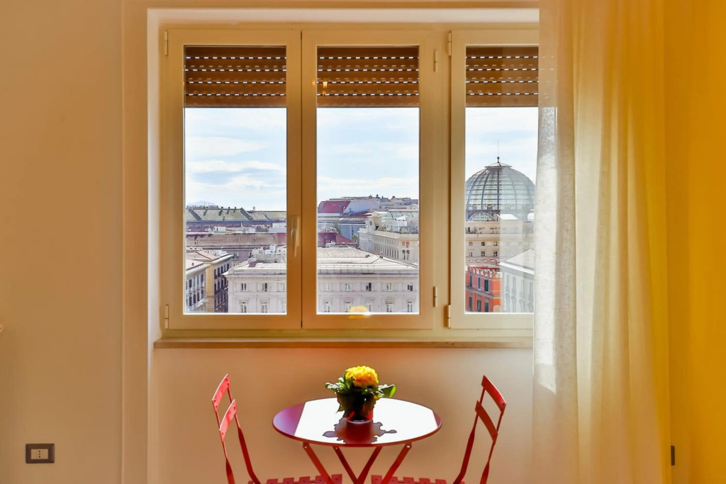 NEAPOLITAN SKYSCRAPER APARTMENT