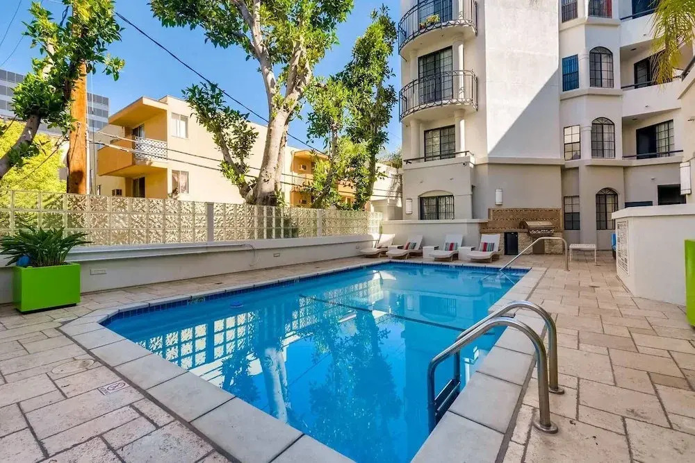 Gorgeous Beverly Hills/Weho - 2BR/Bath - 2 Free Parking Spots! (BW-1)