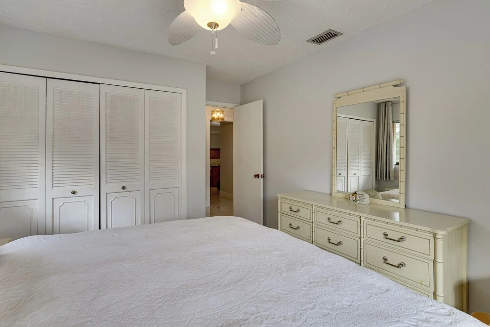 Private Beach & Pool Access! Fort Myers Getaway