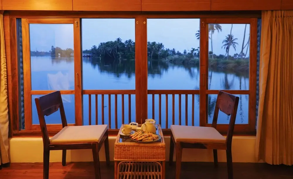 Backwater Retreat Houseboat