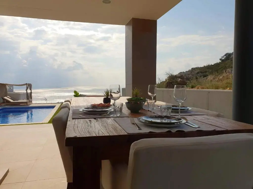 2260-Luxury villa with private pool and seaview