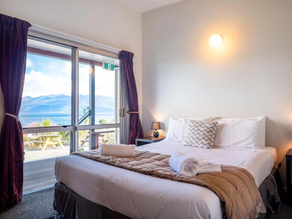 Hotel Lake Brunner