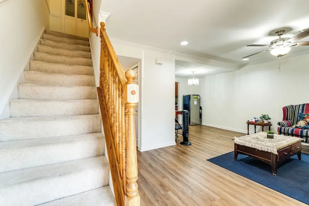 3 Mi to Dulles Airport: D.c. Area Townhome