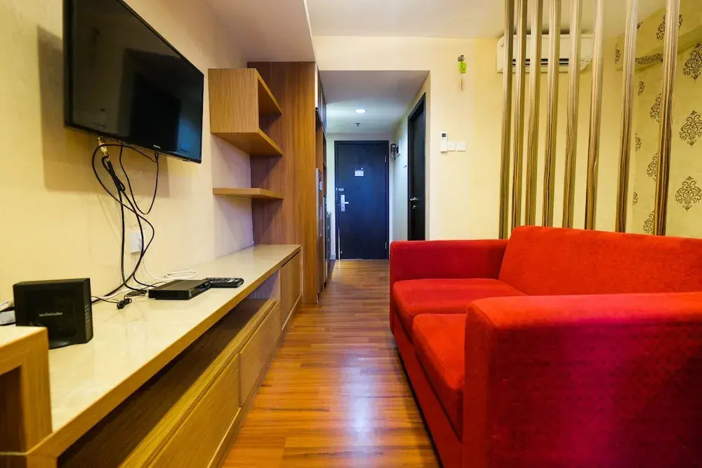 Comfy Studio Apartment at Tamansari The Hive By Travelio