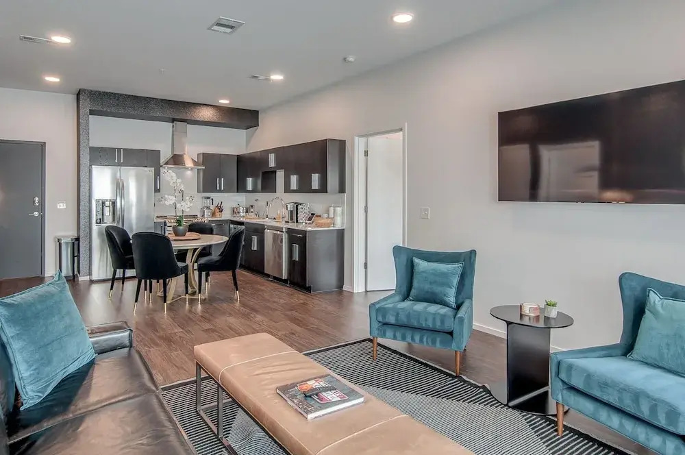 Illume All-suite Corner Unit Overlooking Pool 2 Bedroom Condo
