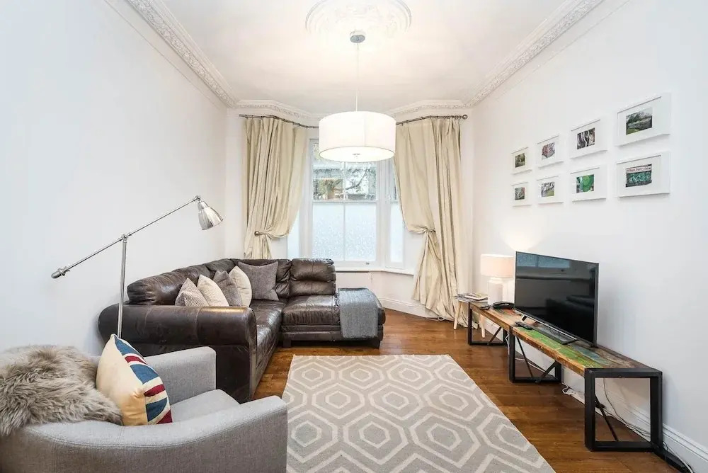 Stunning Spacious 4BD House With Garden - Sleeps 8