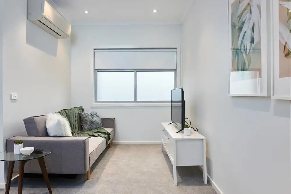 Open and Flowy 1 Bedroom Apartment in Chadstone