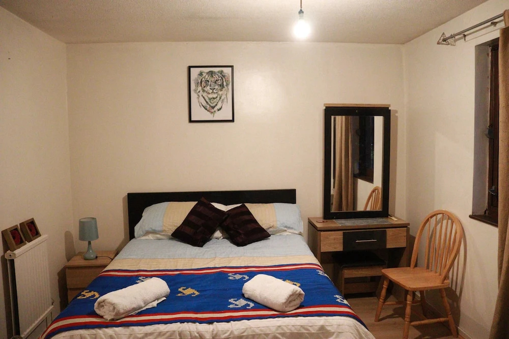 Comfortable 2-bed House in London Zone 2