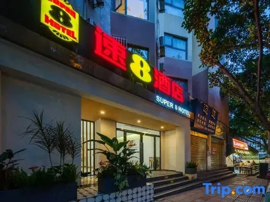 Super 8 Hotel
